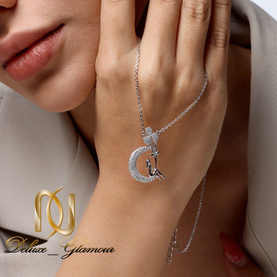 گردنبند دخترانه نقره طرح ماه و دخترک