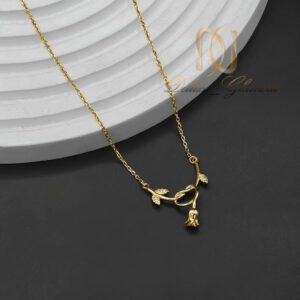 گردنبند نقره زنانه مدل گل رز رنگ طلایی