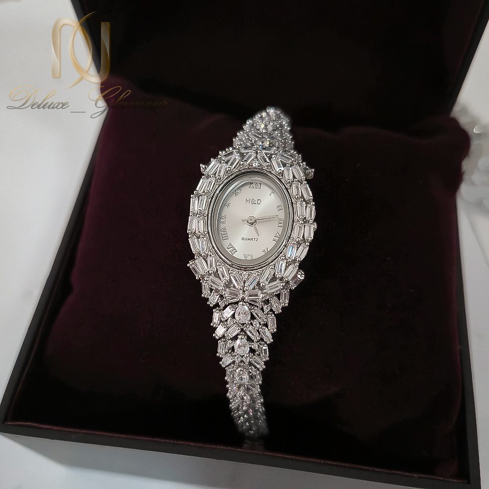 این ساعت نقره زنانه جواهری نگین باگت صفحه بیضی