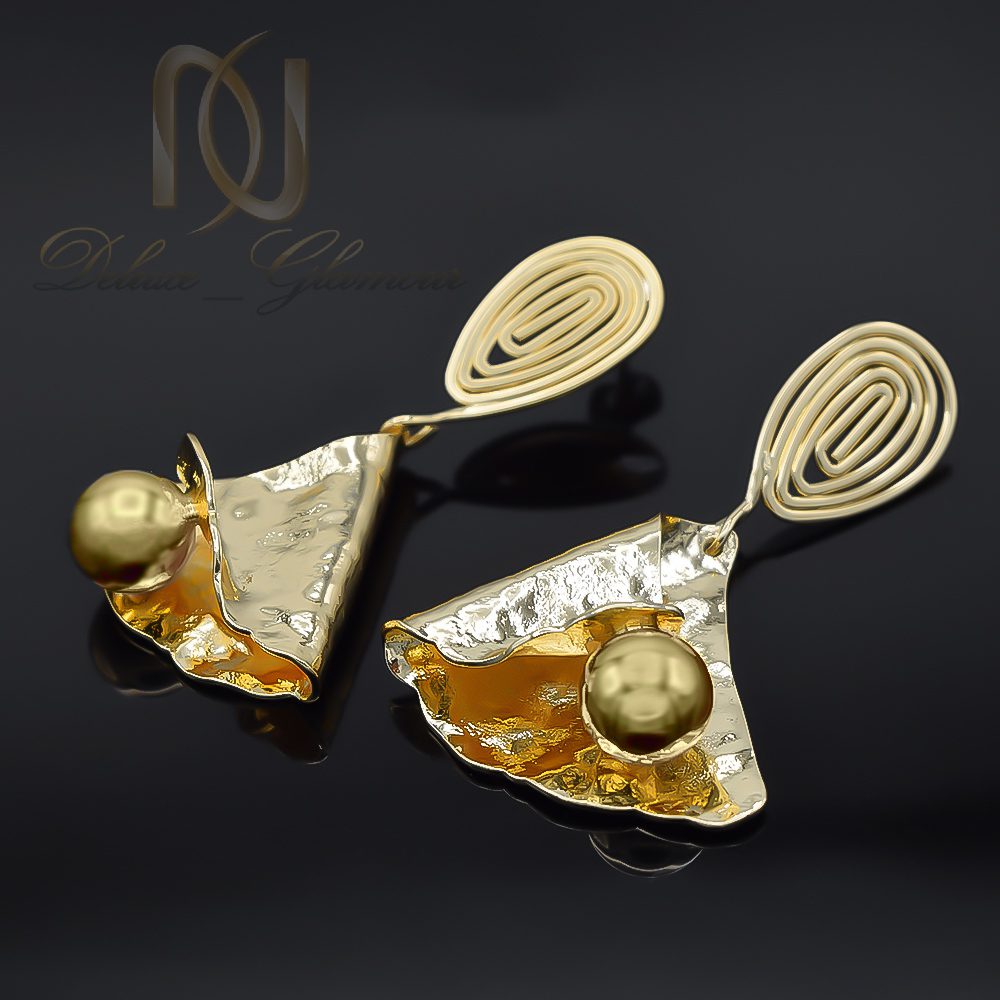 گوشواره زنانه مثلثی طلایی گوی دار