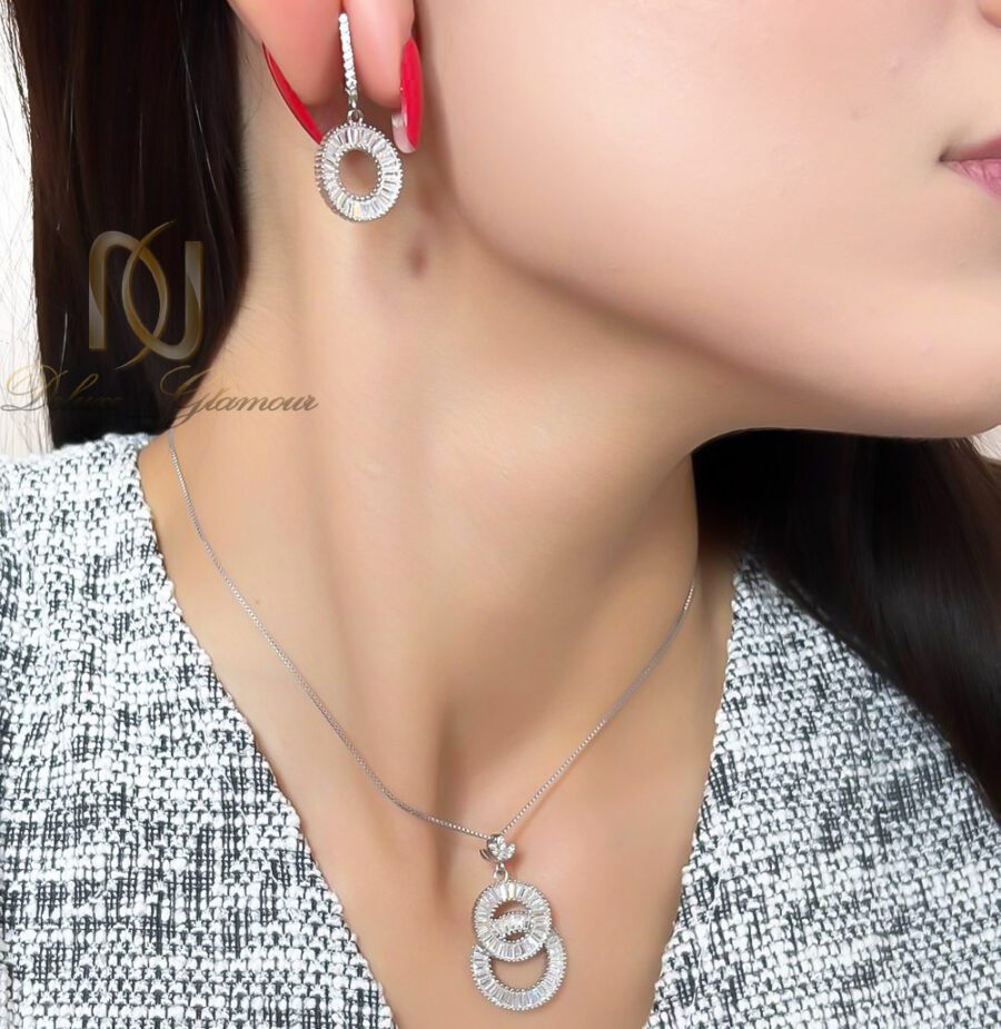 نیم ست نقره زنانه حلقه ای روی بدن