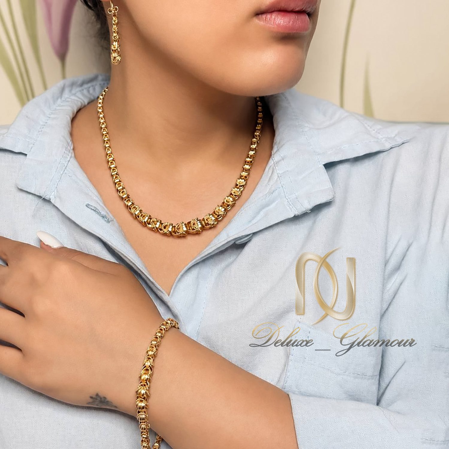 سرویس نقره زنانه یزدی روی بدن