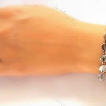 دستبند استیل دخترانه زنجیری مدل c2 بر روی دست
