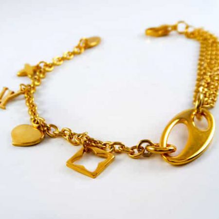 دستبند دخترانه زنجیری استیل آویزدار با روکش آب طلای 18 عیار pr-b149 از نمای روبرو