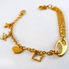 دستبند دخترانه زنجیری استیل آویزدار با روکش آب طلای 18 عیار pr-b149 از نمای بالا