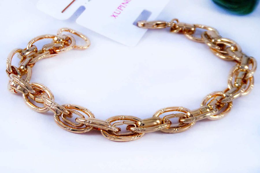 دستبند زنانه ژوپینگ طرح کارتیه با روکش آب طلای 18 عیار DS-N160 از نمای نزدیک