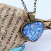 گردنبند رومانتویی دخترانه شیشه ای طرح قلب آبی با زنجیر 37 سانتی pr-ma112 از نمای نزدیک