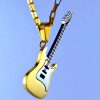 گردنبند گیتار استیل دو رنگ طلایی و نقره ای با زنجیر آجری طلایی pr-g115 از نمای بالا