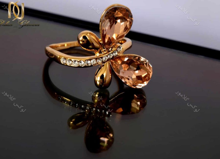 انگشتر دخترانه طلایی طرح پروانه کلیو با کریستال های سواروسکی rg-n026 روی سطح