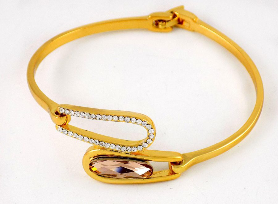 دستبند دخترانه طرح طلای کلیو با نگین های سواروسکی اصل و قفل جعبه ای ds-n176 از نمای پایین