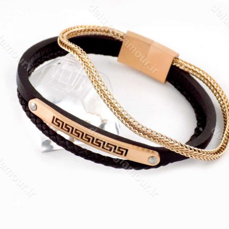 دستبند مردانه چرم سه لاینه زنجیری با رویه استیل رنگ رزگلد ds-n189 از نمای کنار