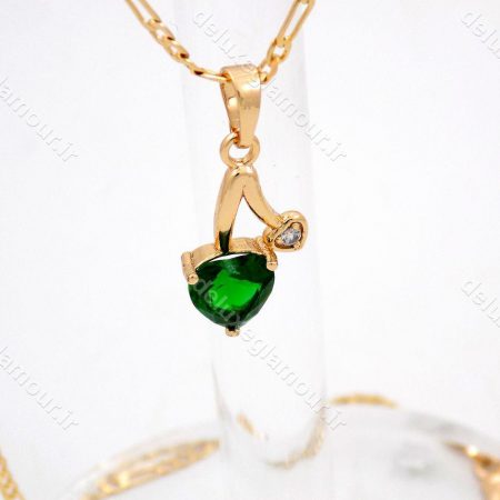 گردنبند دخترانه ژوپینگ با روکش آب طلای 18 عیار و نگین سبز از جنس زیرکونیا nw-n141 از نمای بالا