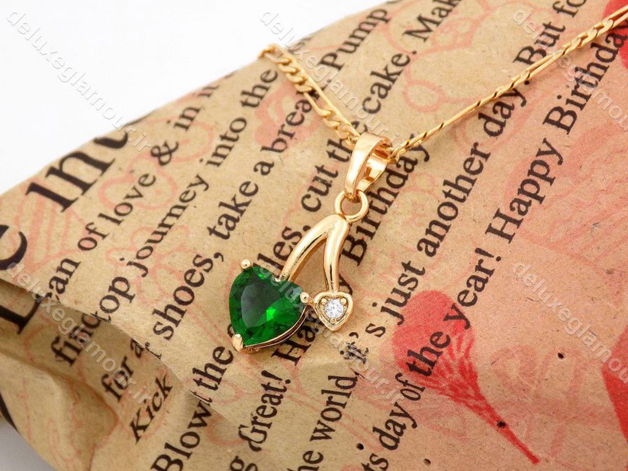 گردنبند دخترانه ژوپینگ با روکش آب طلای 18 عیار و نگین سبز از جنس زیرکونیا nw-n141 از نمای کنار