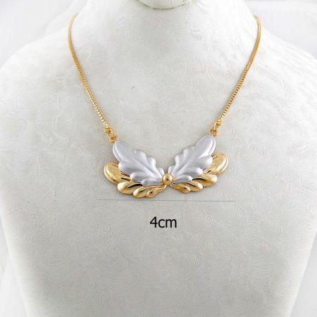 گردنبند دخترانه ژوپینگ با طرح آنجل و روکش آب طلای 18 عیار nw-n130 از نمای استند