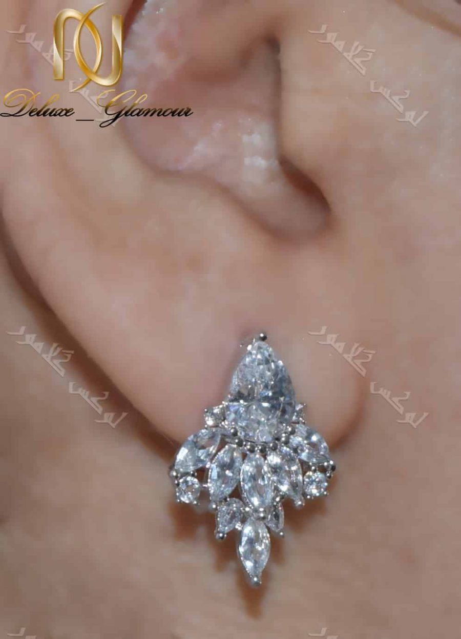 گوشواره ظریف جواهری کلیو با کریستالهای سواروفسکی اصل - روی گوش