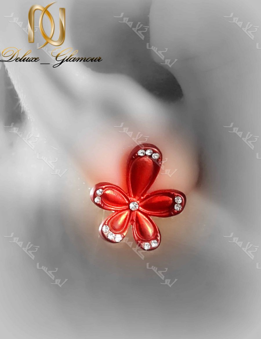 گوشواره دخترانه اسپرت قرمز کلیو طرح گل با نگین های سواروفسکی - روی گوش