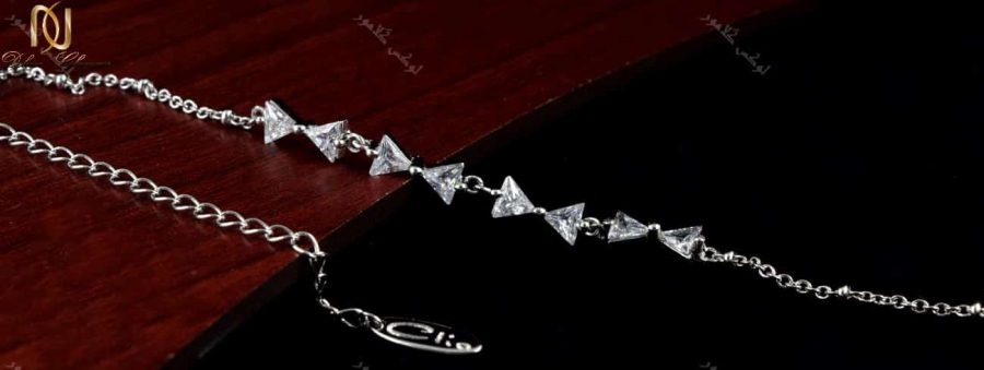 دستبند دخترانه طرح پاپیون با کریستالهای سواروفسکی Ds-n164 از نمای جدید