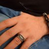 خرید انگشتر مردانه نقره استرلینگ و مارکازیت سواروسکی rg-n197 - عکس روی دست