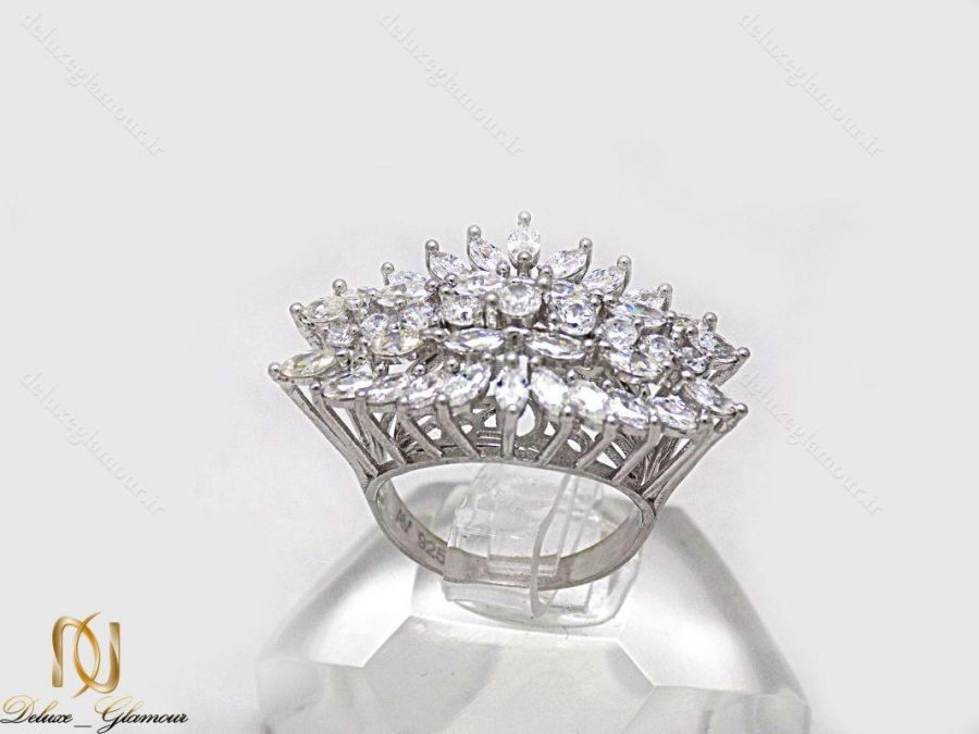 انگشتر نقره زنانه جواهری با نگین های برلیان اتمی rg-n220 از نمای سفید