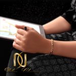دستبند زنانه ژوپینگ طلایی طرح کارتیه ds-n263 - روی دست
