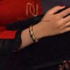 دستبند نقره زنانه دو رنگ طرح پرستیژ ds-n291 از نمای روی دست