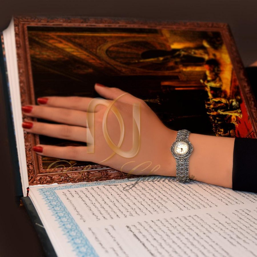 ساعت نقره سیاه قلم زنانه با صفحه گرد Wh-102 - روی دست