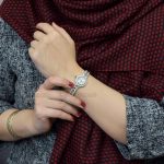 ساعت نقره زنانه جواهری صفحه گرد wh-n114 از نمای روی دست