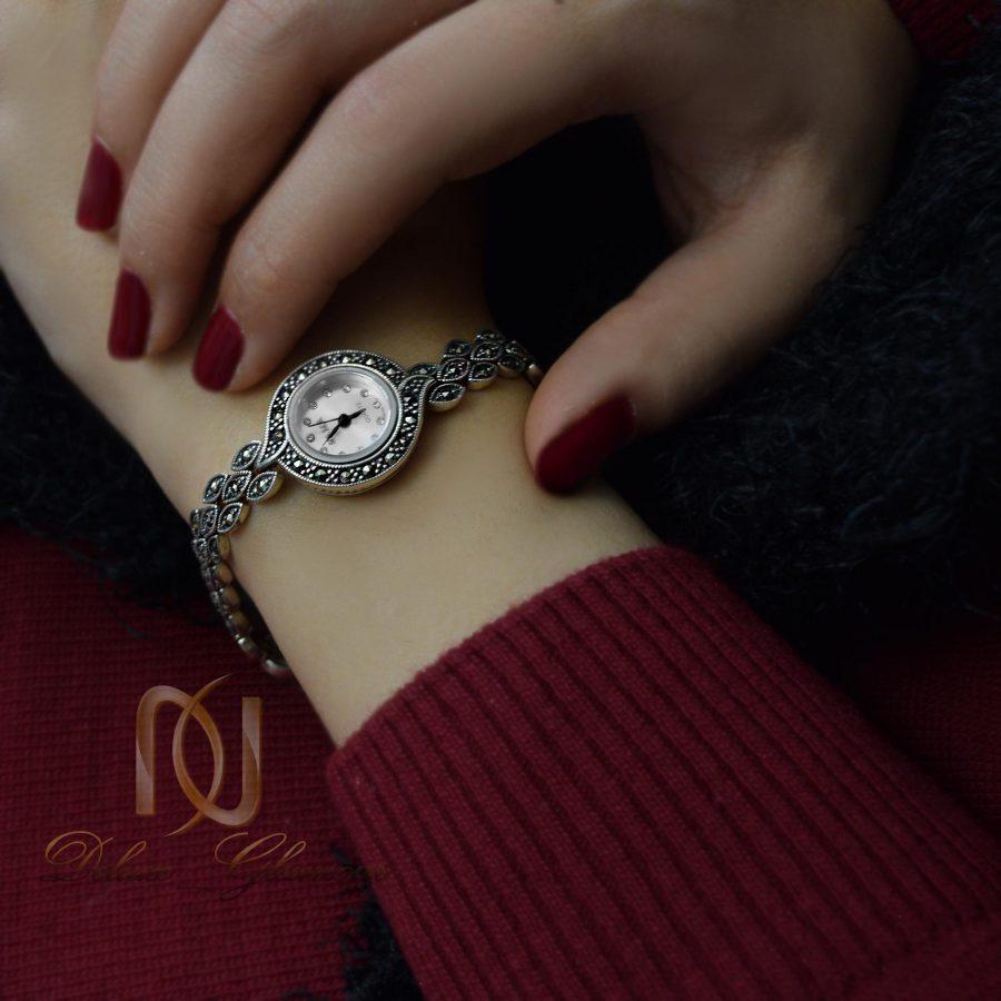 ساعت نقره زنانه طرح سیاه قلم WH-N119 از نمای روی دست