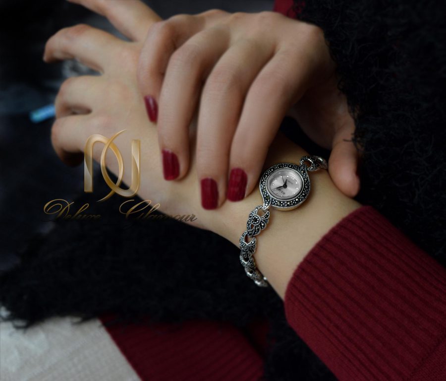 ساعت نقره زنانه ظریف سیاه قلم wh-n124 از نمای روی دست