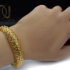 دستبند زنانه برنجی توری طرح طلا ds-n371 از نمای روی دست