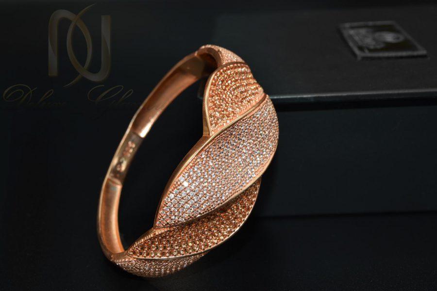 دستبند نقره زنانه رزگلد نگین دار خاص DS-N364 از نمای مشکی