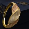 دستبند نقره زنانه طلایی نگین دار DS-N363 از نمای مشکی