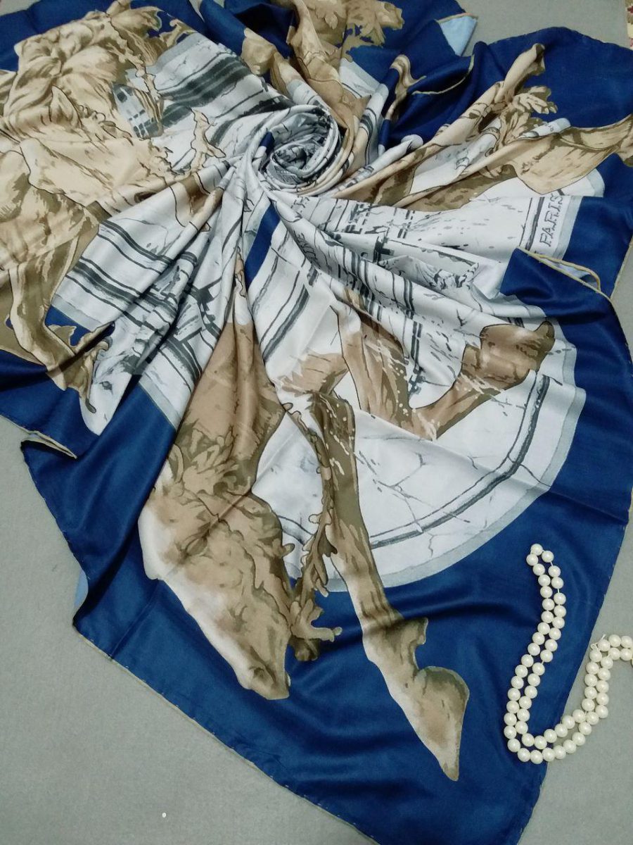 روسری ابریشم توییل کج راه دست دوزsr-n257 از نمای نزدیک