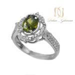 انگشتر نقره زنانه جواهری نگین سبز rg-n363 از نمای سفید
