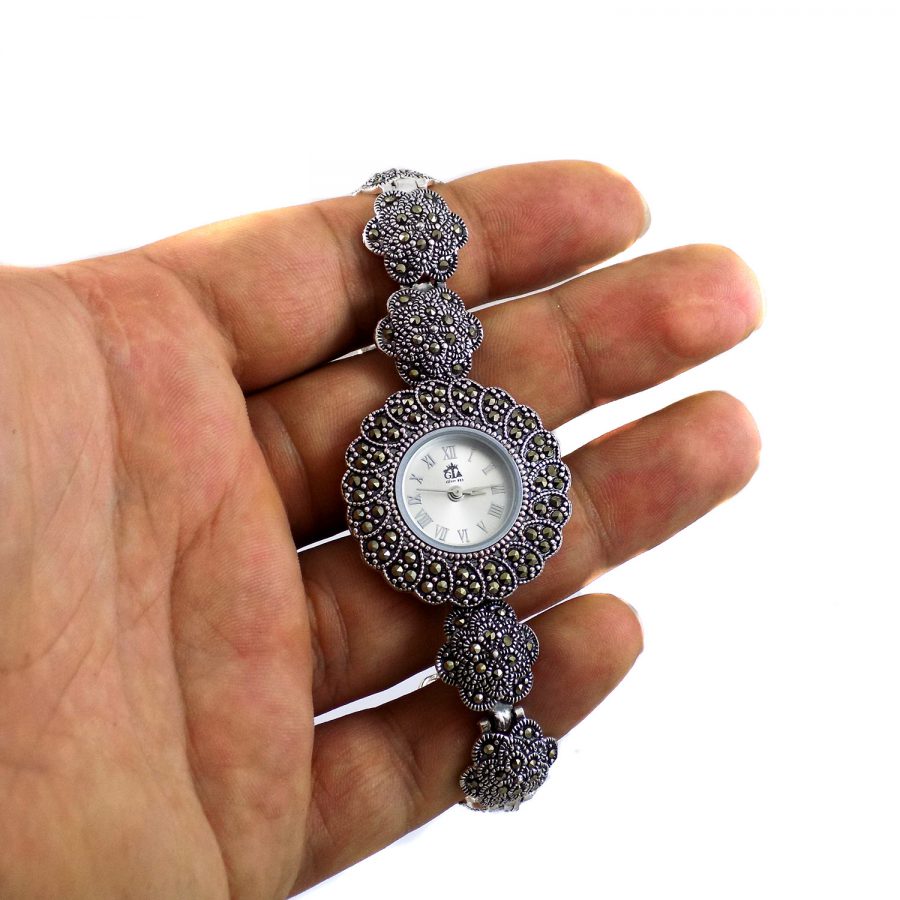 ساعت نقره سیاه قلم زنانه MA-N119 از نمای روی دست