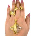 نیم ست نقره زنانه طرح طلا ma-n133 از نمای روی دست