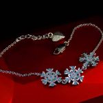 دستبند نقره دخترانه طرح دونه برف ma-n422 از نمای مشکی