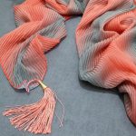 روسری ابریشم توییل طیفی نارنجی از نمای نزدیک