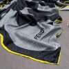 روسری ابریشم پارچه یونیک فندی طوسی از نمای نزدیک
