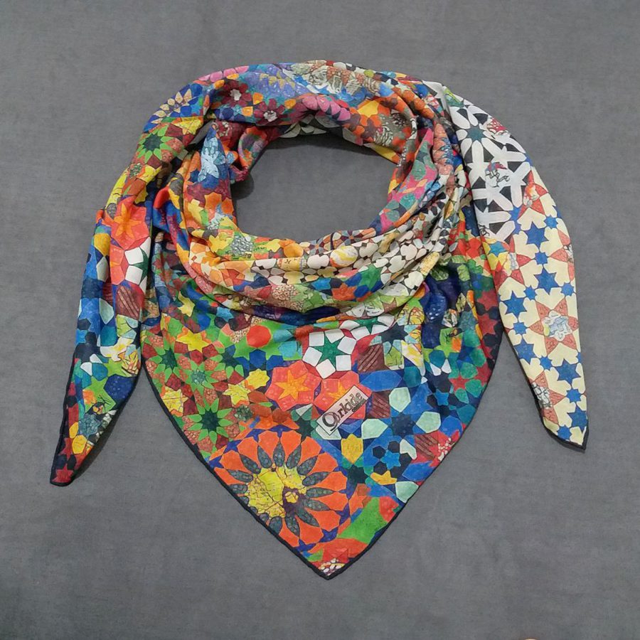 روسری نخی جدید طرح هندسی از نمای روبرو
