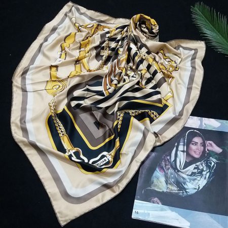 روسری ساتن ابریشم دست دوز طرح هرمس نود از نمای روبرو