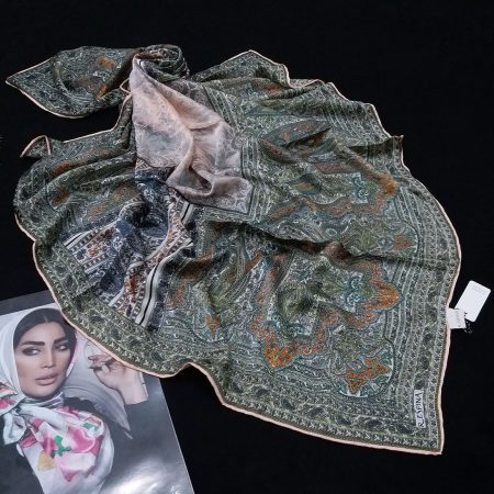 روسری مام ابریشم طرح کلاسیک پوست پیازی از نمای روبرو