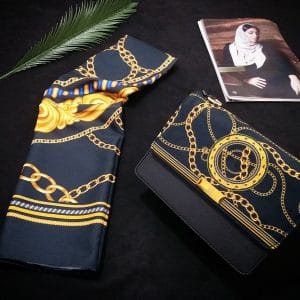 ست کیف و روسری مشکی با زنجیر طلایی از نمای کلی