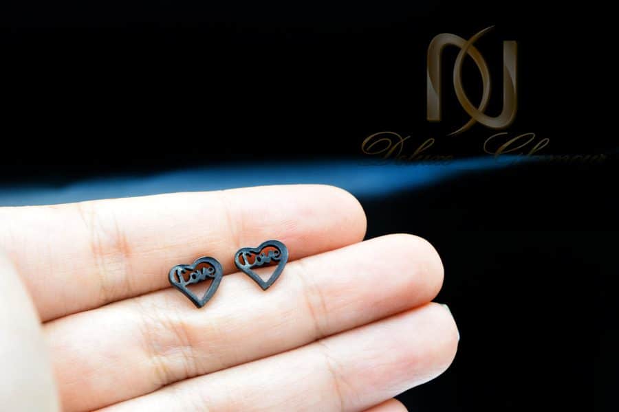 گوشواره میخی مشکی طرح قلب rg-n215 از نمای مشکی