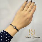 دستبند دخترانه سنگ حدید تاجدار ZA-N439 از نمای روی دست