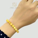 دستبند سنگ عقیق زرد دخترانه ZA-N438 از نمای روی دست