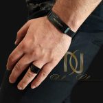 دستبند و انگشتر مونت بلانک پسرانه مشکی ns-n661 از نمای روی دست