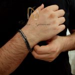 دستبند مردانه فلزی سیاه قلم DS-N675 از نمای روی دست