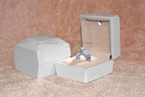 جعبه انگشتر ال ای دی دار سفید bx-n101