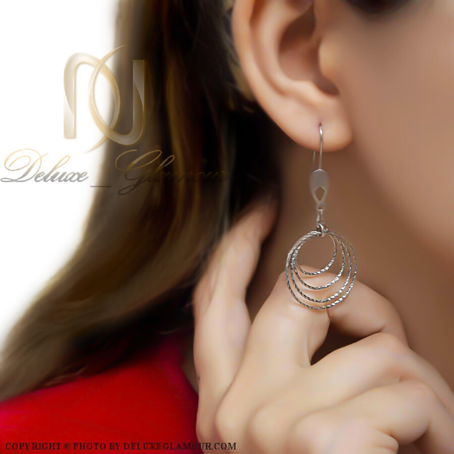 گوشواره نقره زنانه طرح حلقه بزرگ روی گوش